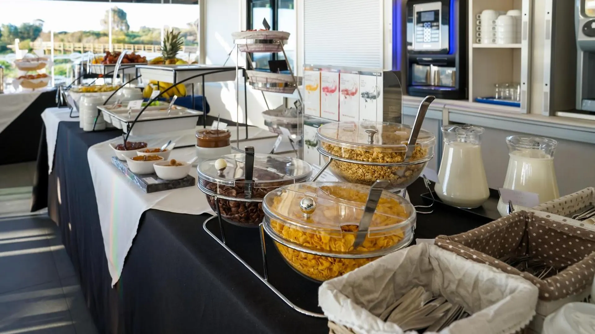Carvi Beach Hotel Lagos